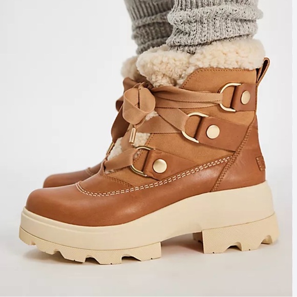 Sorel Shoes - Sorel US 8 Joan FRWD Cozy Boot Lug Sole Leather Shearling Chunky